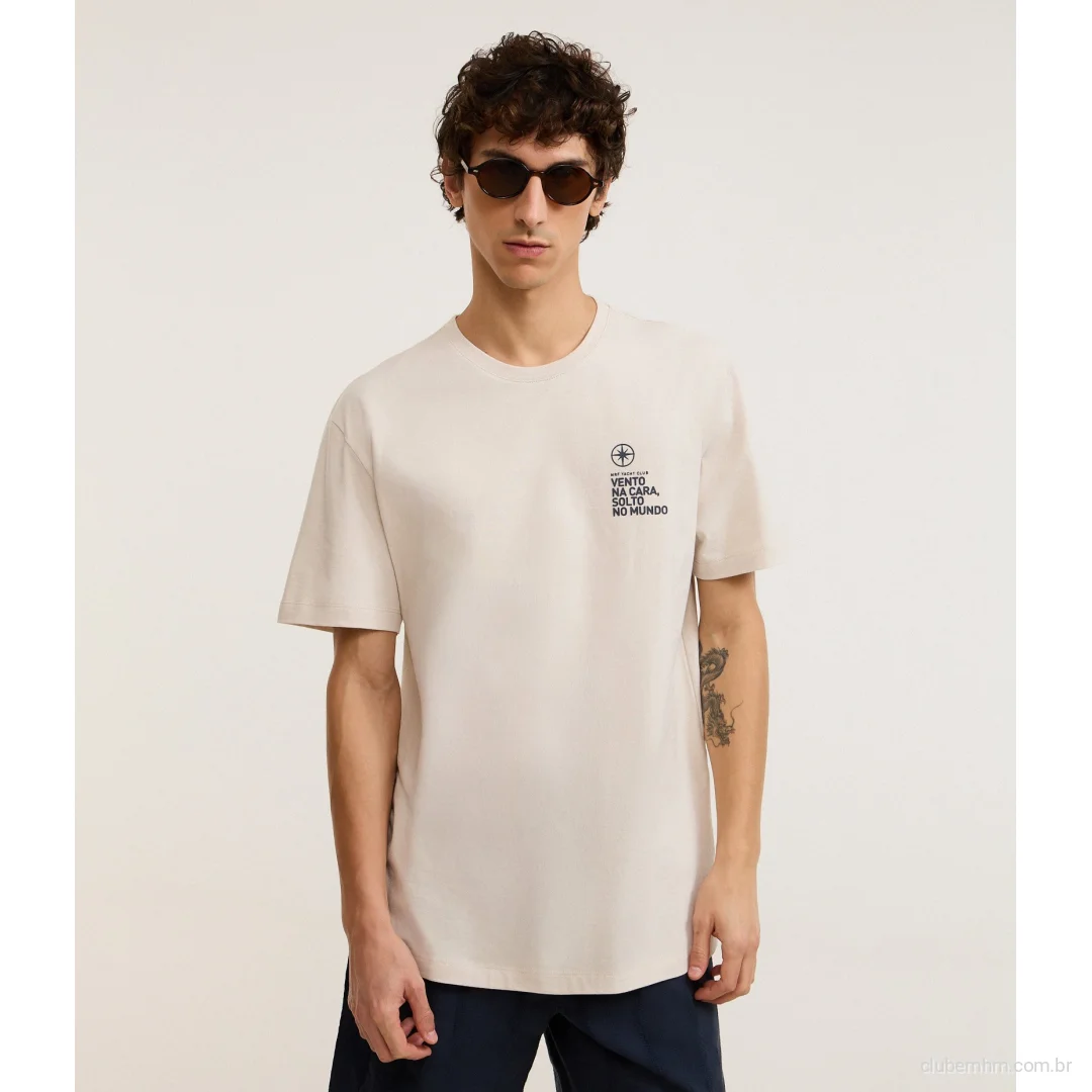 Camiseta Comfort em Algodão com Estampa Lettering na Frente
